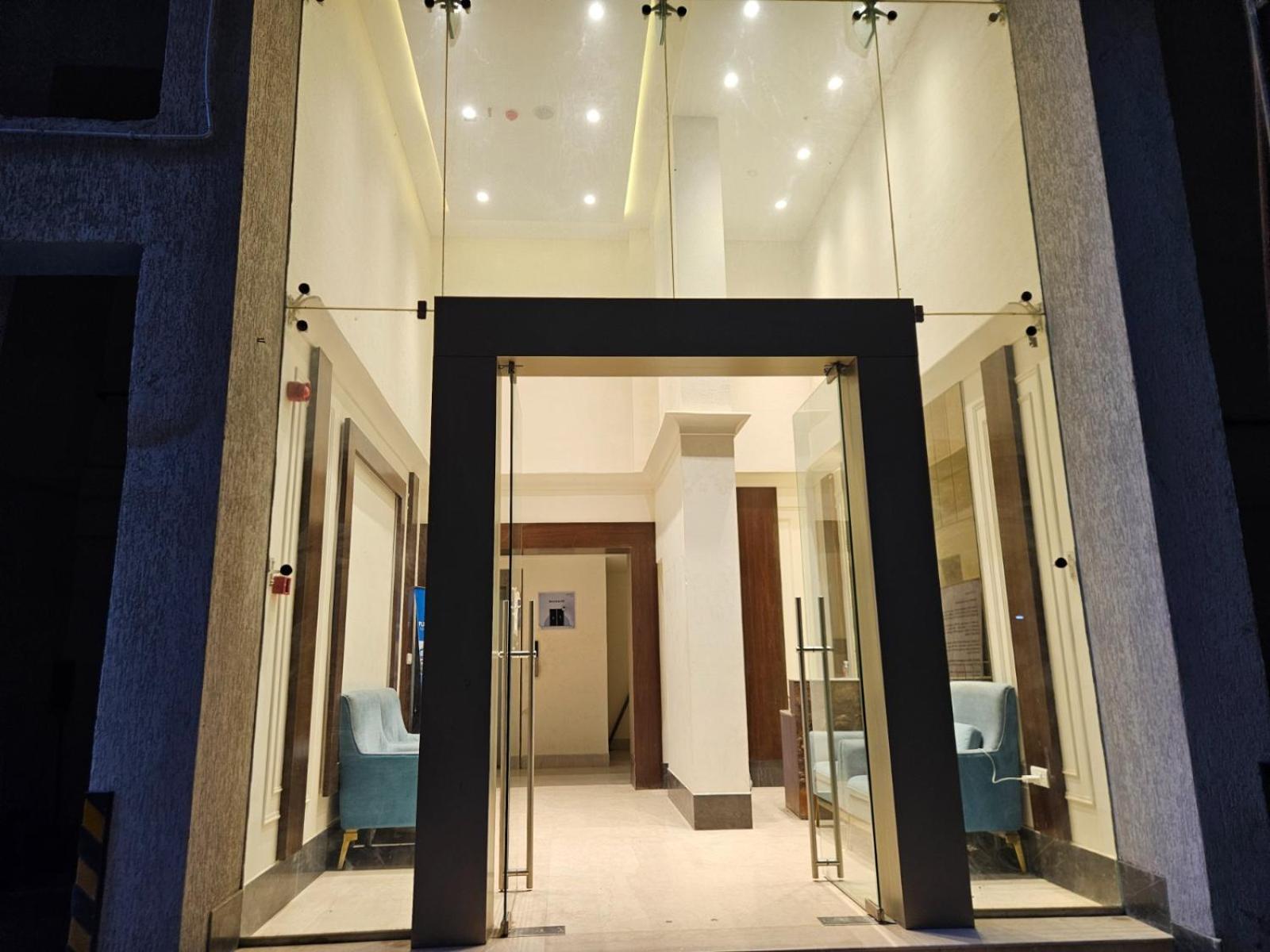 Pinaki Comfort Stay Malad Mumbai Exterior photo